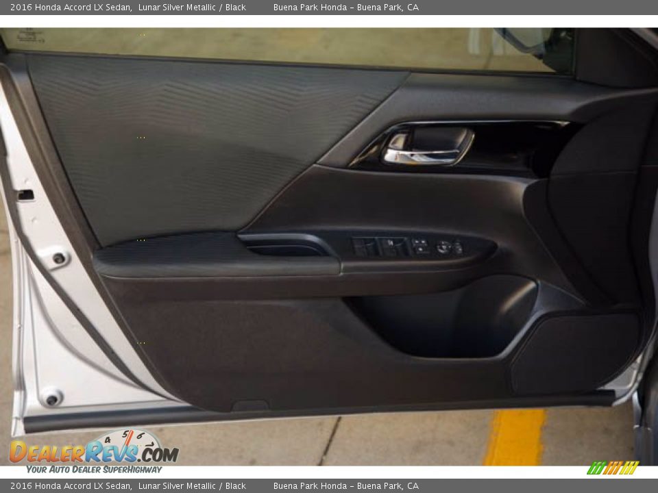2016 Honda Accord LX Sedan Lunar Silver Metallic / Black Photo #26