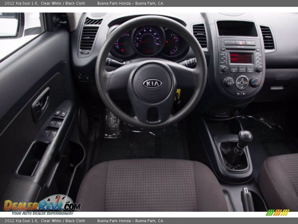 2012 Kia Soul 1.6 Clear White / Black Cloth Photo #5