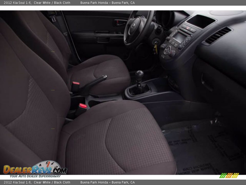 2012 Kia Soul 1.6 Clear White / Black Cloth Photo #22