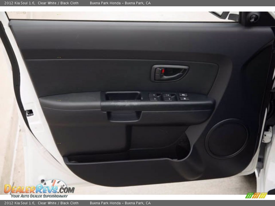 2012 Kia Soul 1.6 Clear White / Black Cloth Photo #26