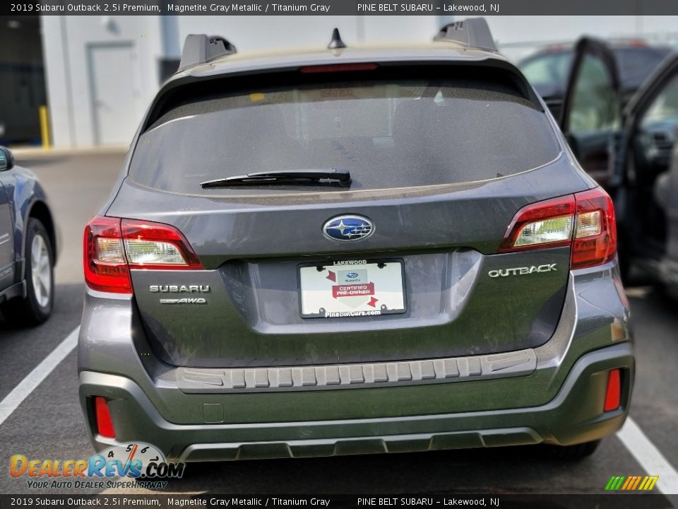 2019 Subaru Outback 2.5i Premium Magnetite Gray Metallic / Titanium Gray Photo #3