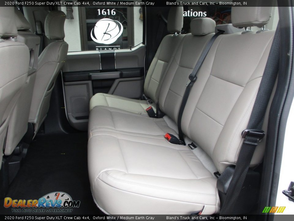 2020 Ford F250 Super Duty XLT Crew Cab 4x4 Oxford White / Medium Earth Gray Photo #9
