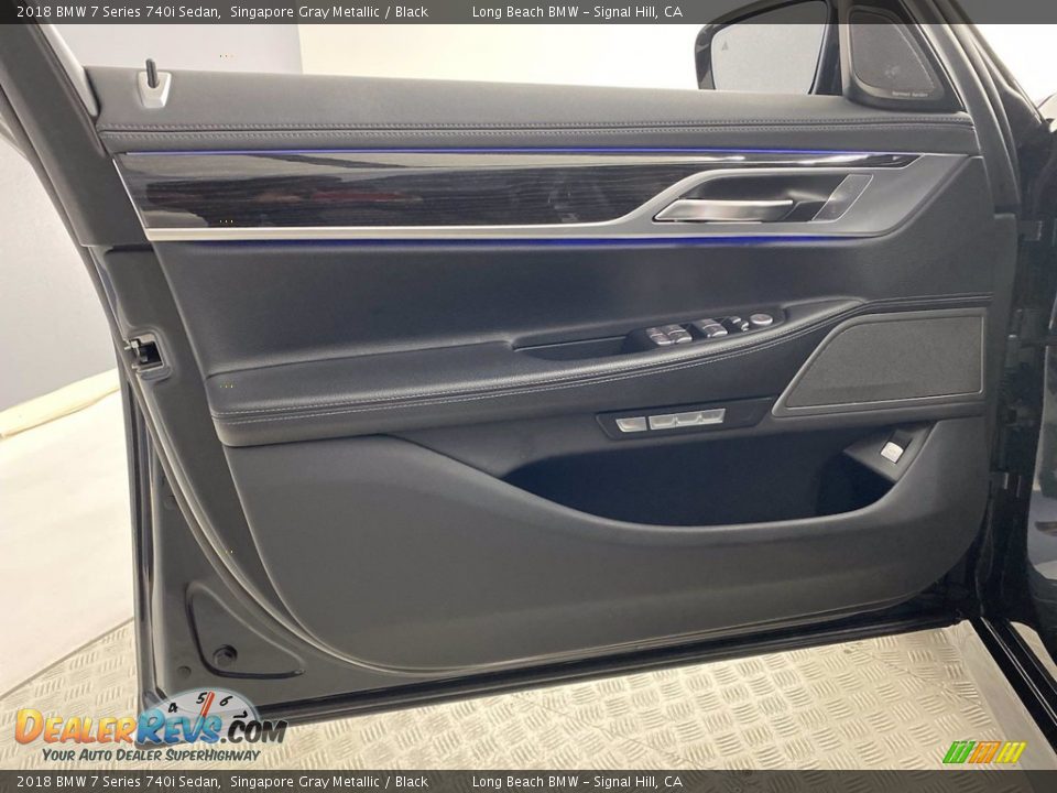 Door Panel of 2018 BMW 7 Series 740i Sedan Photo #13