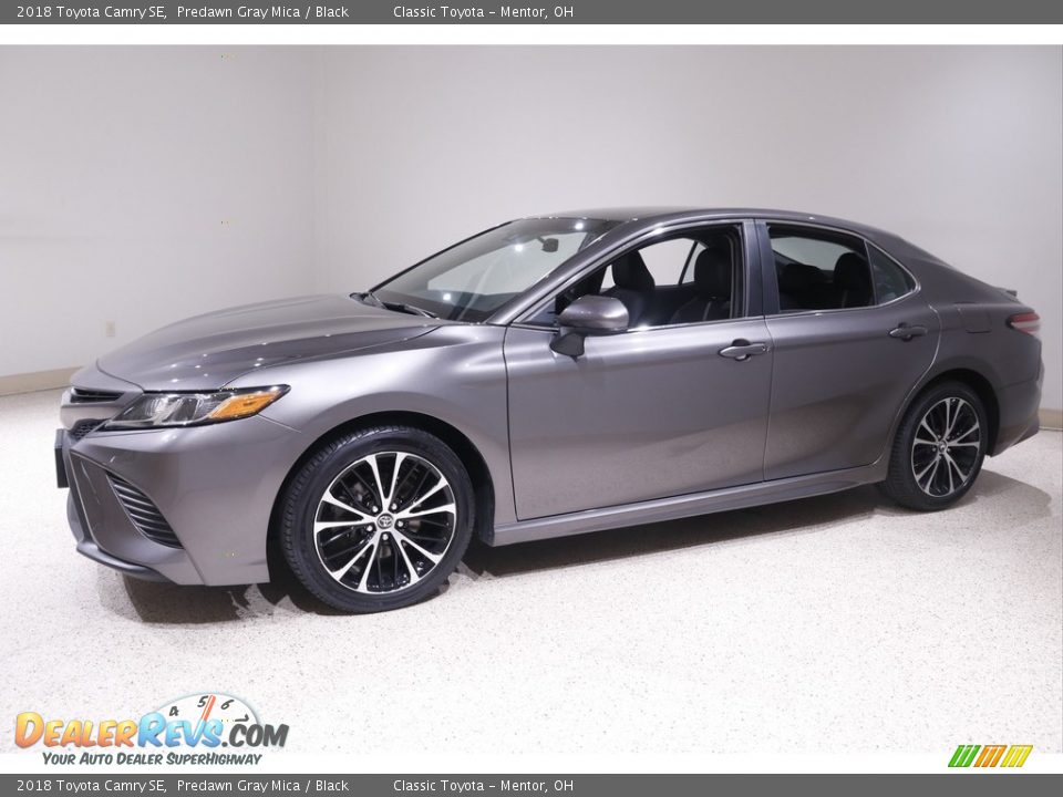 2018 Toyota Camry SE Predawn Gray Mica / Black Photo #3