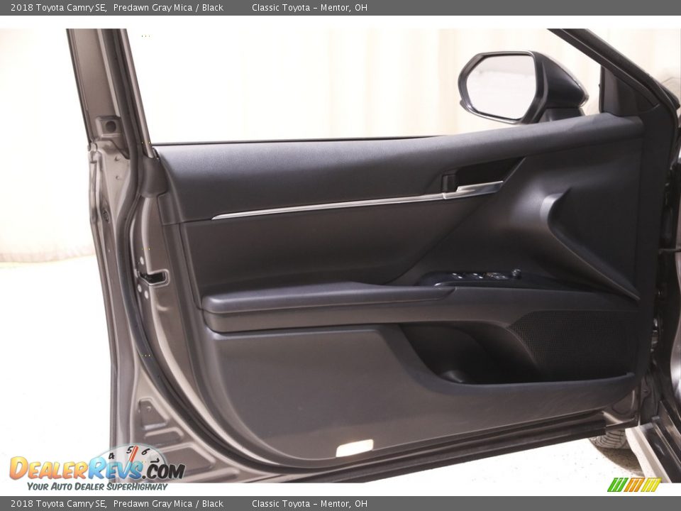 2018 Toyota Camry SE Predawn Gray Mica / Black Photo #4