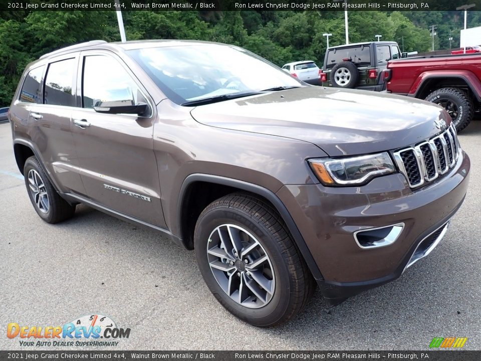 Front 3/4 View of 2021 Jeep Grand Cherokee Limited 4x4 Photo #8
