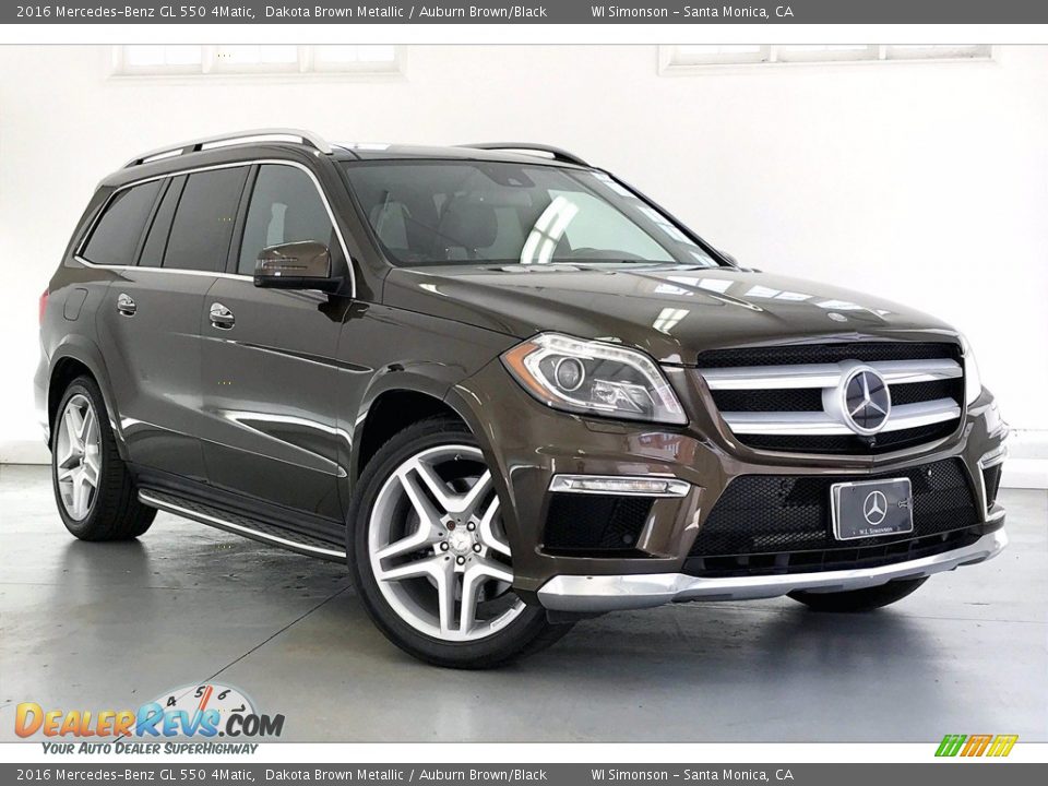 Front 3/4 View of 2016 Mercedes-Benz GL 550 4Matic Photo #34