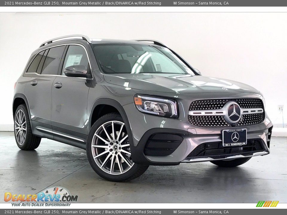 Front 3/4 View of 2021 Mercedes-Benz GLB 250 Photo #12