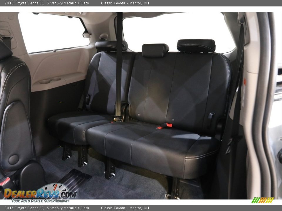 2015 Toyota Sienna SE Silver Sky Metallic / Black Photo #19