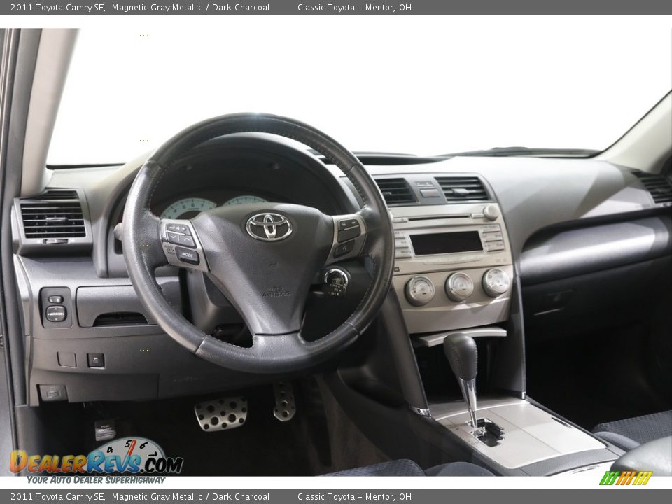 2011 Toyota Camry SE Magnetic Gray Metallic / Dark Charcoal Photo #6