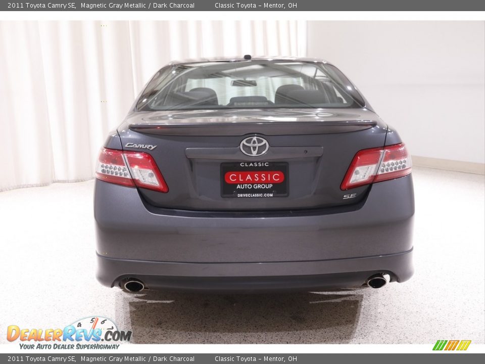 2011 Toyota Camry SE Magnetic Gray Metallic / Dark Charcoal Photo #16