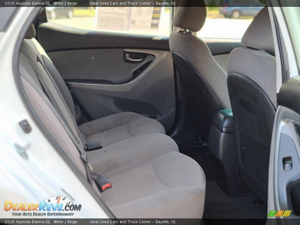 2016 Hyundai Elantra SE White / Beige Photo #11