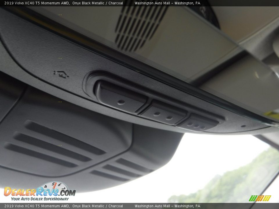 2019 Volvo XC40 T5 Momentum AWD Onyx Black Metallic / Charcoal Photo #26