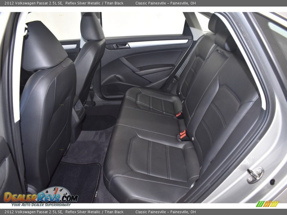 2012 Volkswagen Passat 2.5L SE Reflex Silver Metallic / Titan Black Photo #8