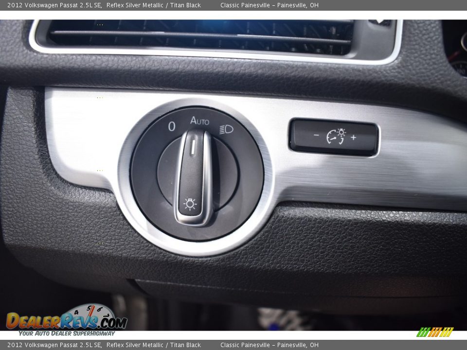 2012 Volkswagen Passat 2.5L SE Reflex Silver Metallic / Titan Black Photo #11