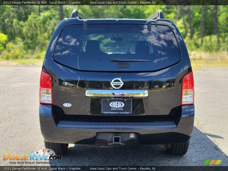 2011 Nissan Pathfinder LE 4x4 Super Black / Graphite Photo #4