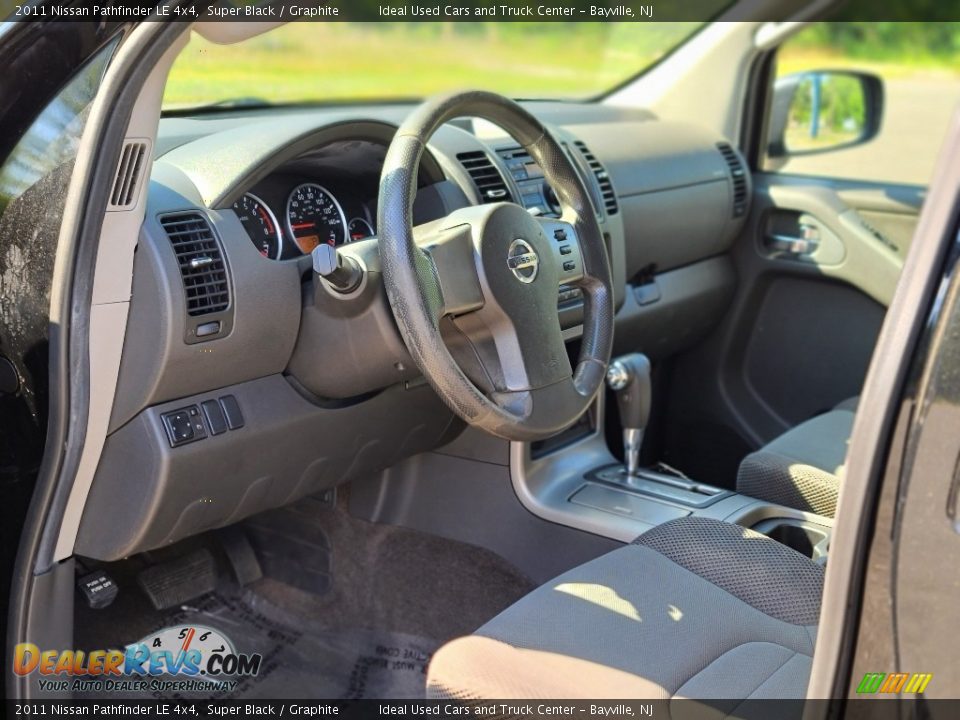 2011 Nissan Pathfinder LE 4x4 Super Black / Graphite Photo #15