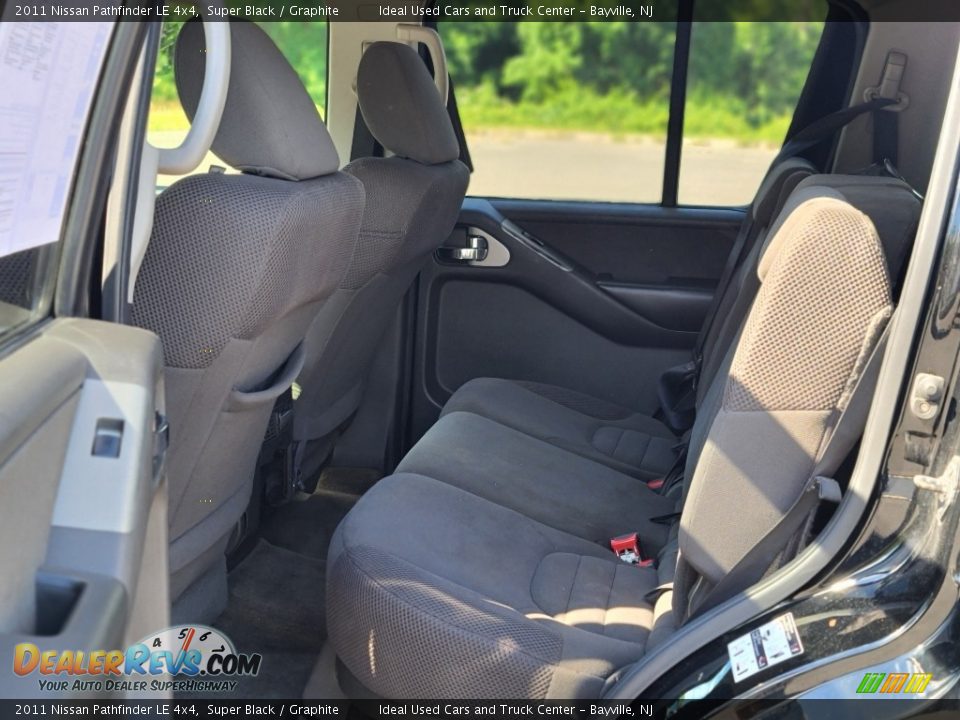 2011 Nissan Pathfinder LE 4x4 Super Black / Graphite Photo #16