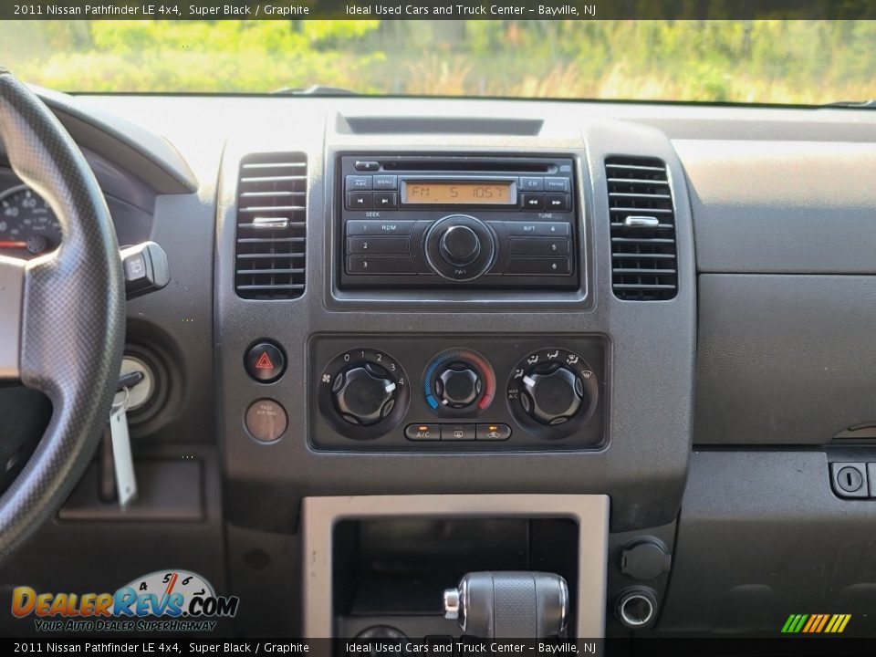 2011 Nissan Pathfinder LE 4x4 Super Black / Graphite Photo #21