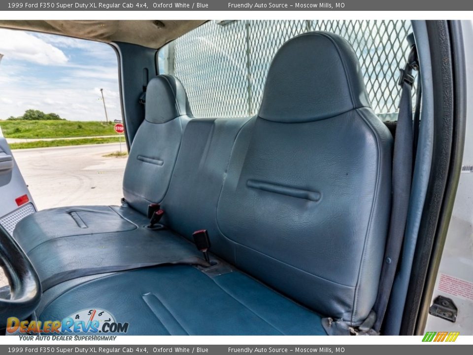 Front Seat of 1999 Ford F350 Super Duty XL Regular Cab 4x4 Photo #18