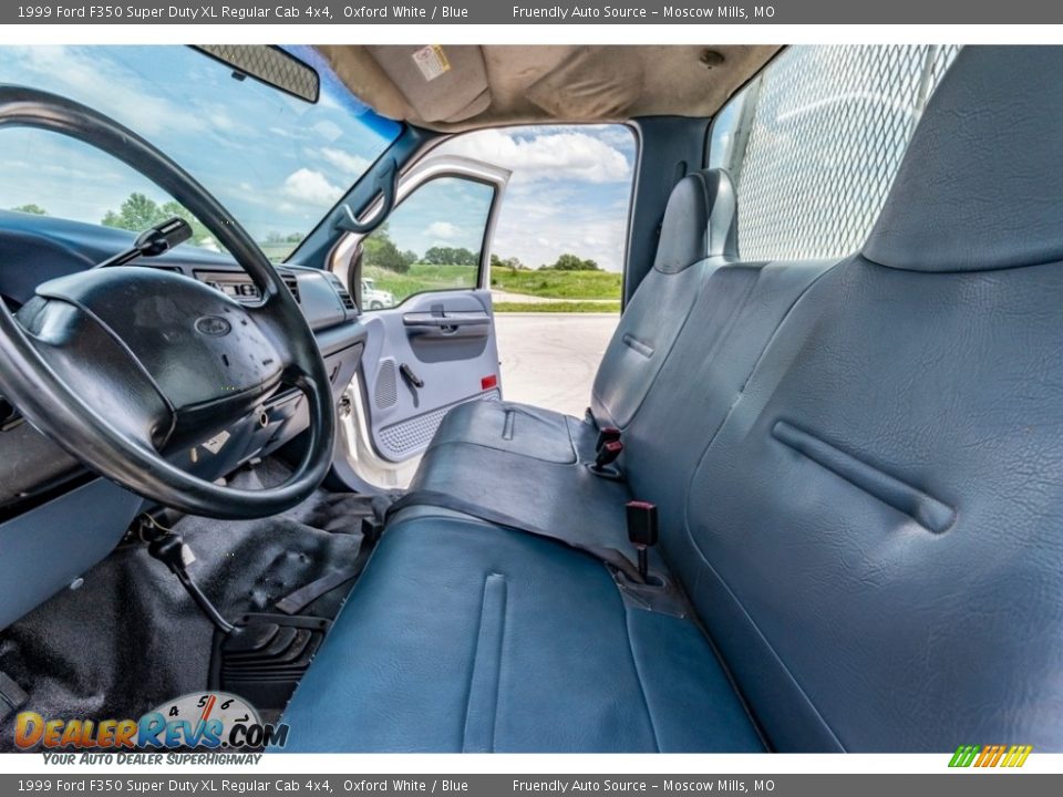 Front Seat of 1999 Ford F350 Super Duty XL Regular Cab 4x4 Photo #19