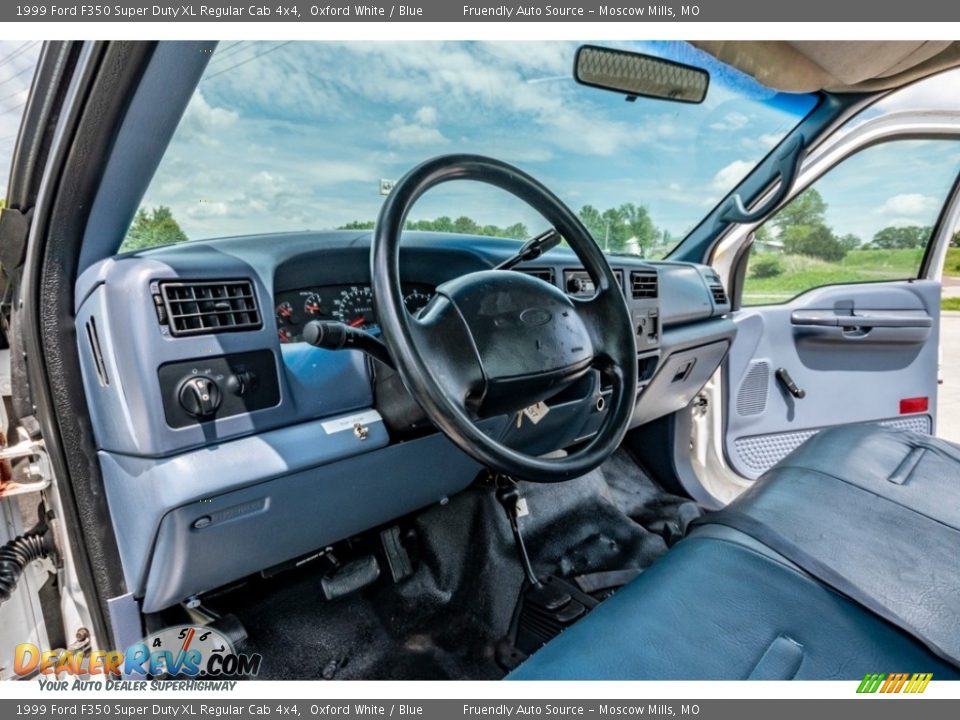 1999 Ford F350 Super Duty XL Regular Cab 4x4 Oxford White / Blue Photo #20