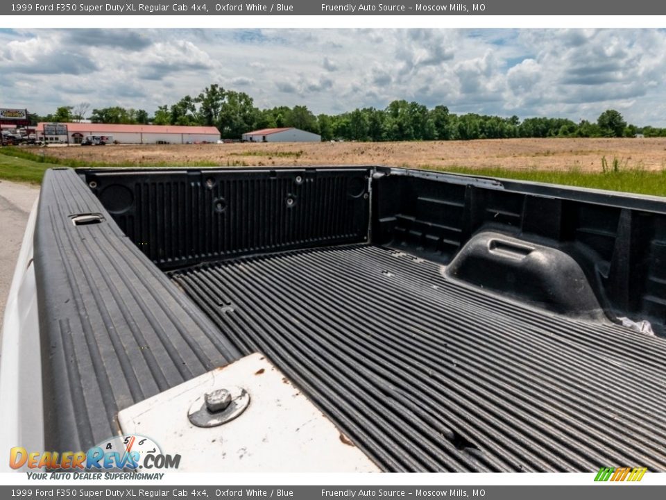 1999 Ford F350 Super Duty XL Regular Cab 4x4 Oxford White / Blue Photo #24