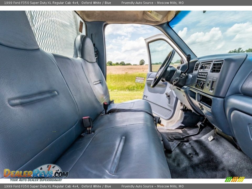 Front Seat of 1999 Ford F350 Super Duty XL Regular Cab 4x4 Photo #27