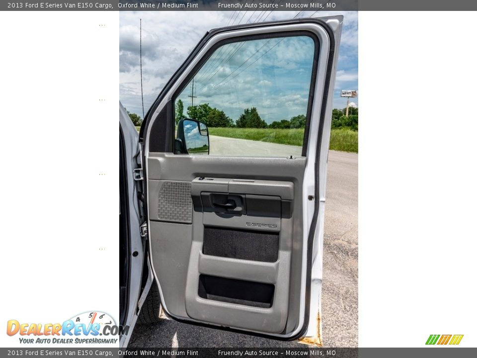 2013 Ford E Series Van E150 Cargo Oxford White / Medium Flint Photo #28