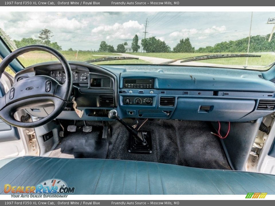 1997 Ford F350 XL Crew Cab Oxford White / Royal Blue Photo #33