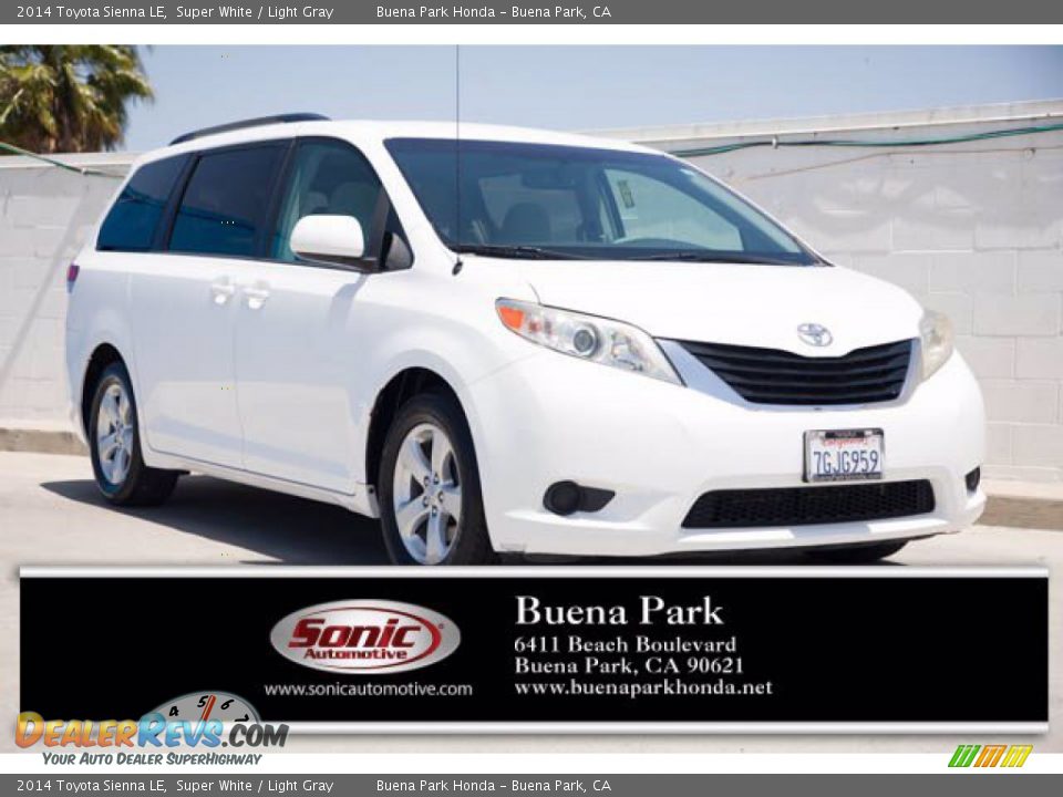 2014 Toyota Sienna LE Super White / Light Gray Photo #1