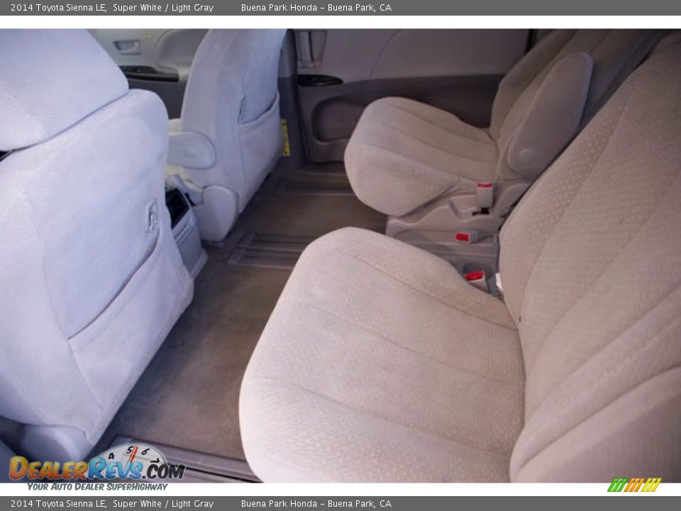 2014 Toyota Sienna LE Super White / Light Gray Photo #4