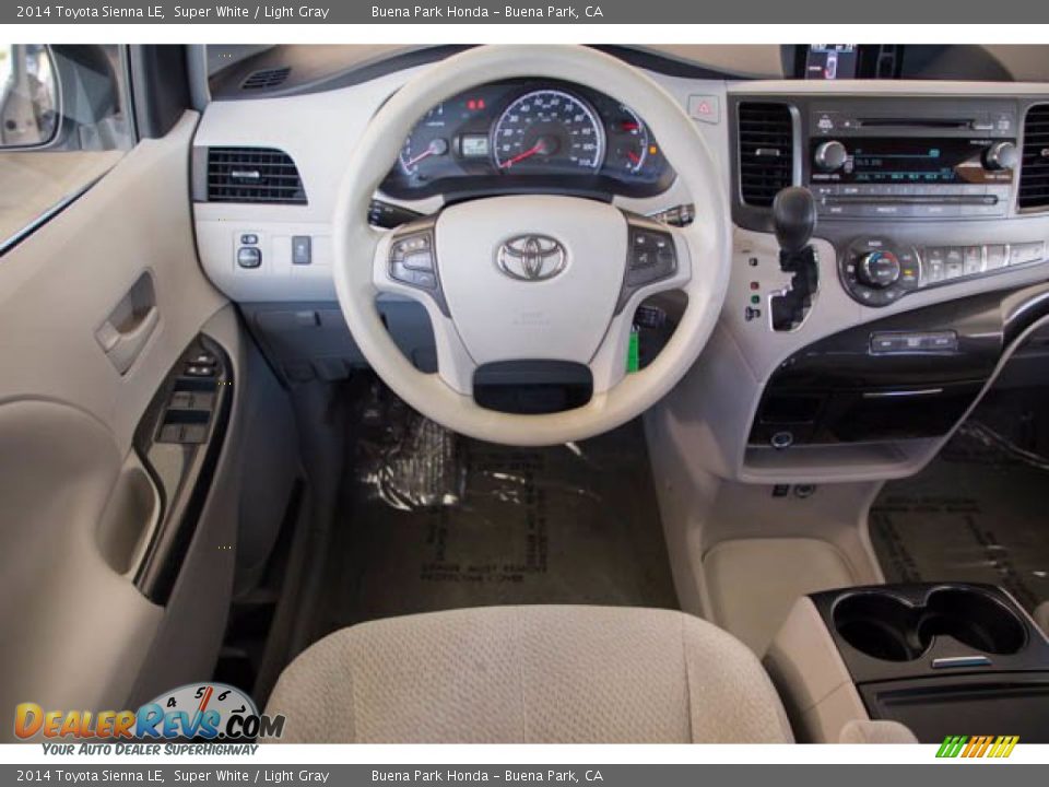 2014 Toyota Sienna LE Super White / Light Gray Photo #5