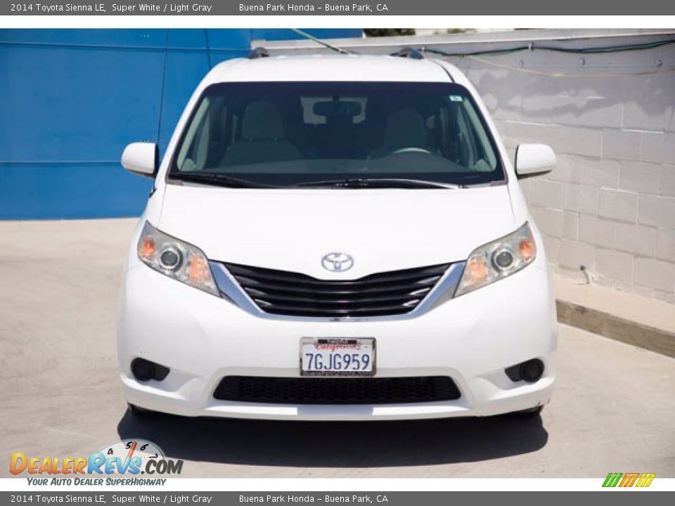 2014 Toyota Sienna LE Super White / Light Gray Photo #7