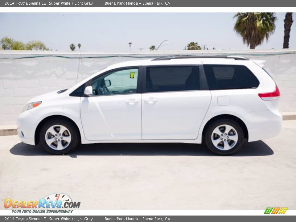 2014 Toyota Sienna LE Super White / Light Gray Photo #10