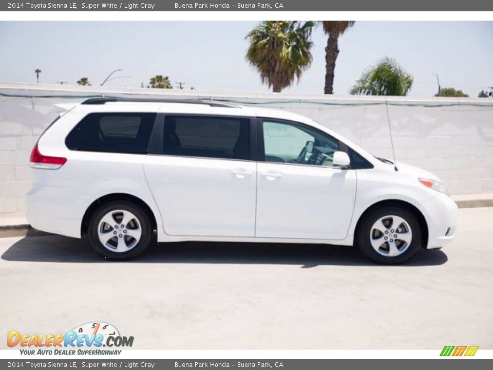 2014 Toyota Sienna LE Super White / Light Gray Photo #14