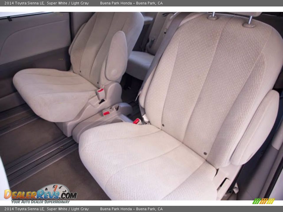 2014 Toyota Sienna LE Super White / Light Gray Photo #20