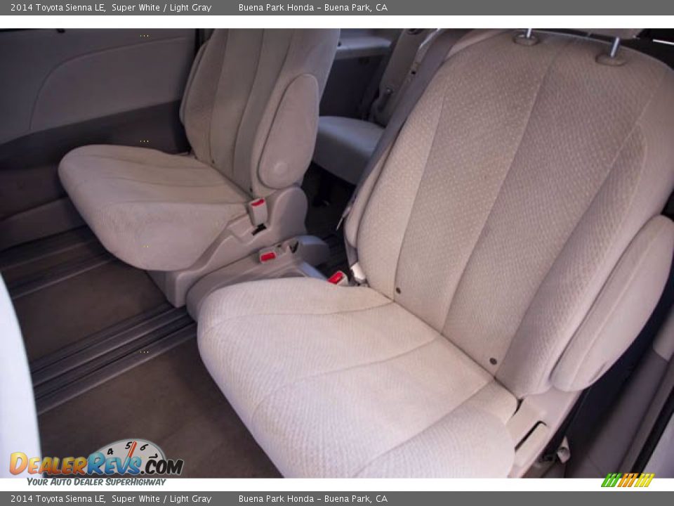 2014 Toyota Sienna LE Super White / Light Gray Photo #21