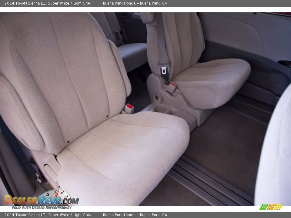 2014 Toyota Sienna LE Super White / Light Gray Photo #26