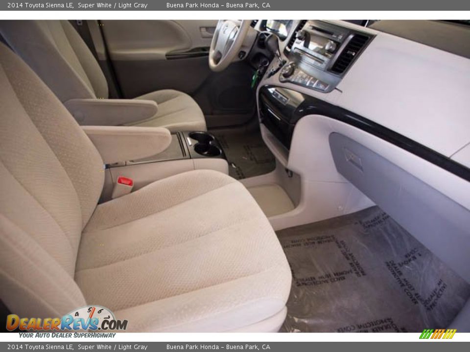 2014 Toyota Sienna LE Super White / Light Gray Photo #27