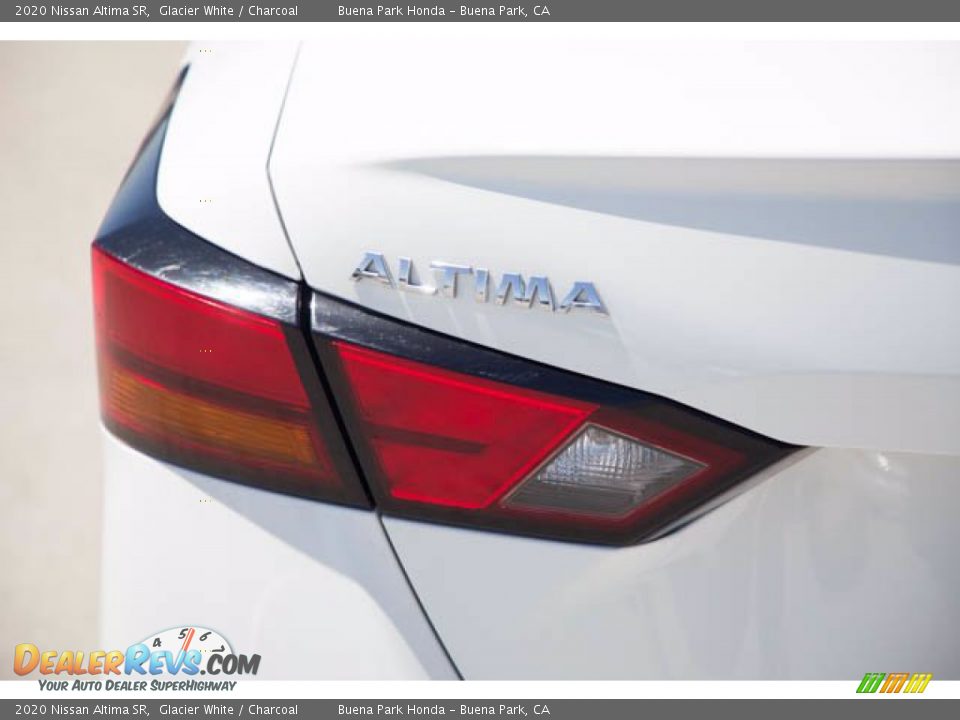 2020 Nissan Altima SR Glacier White / Charcoal Photo #10