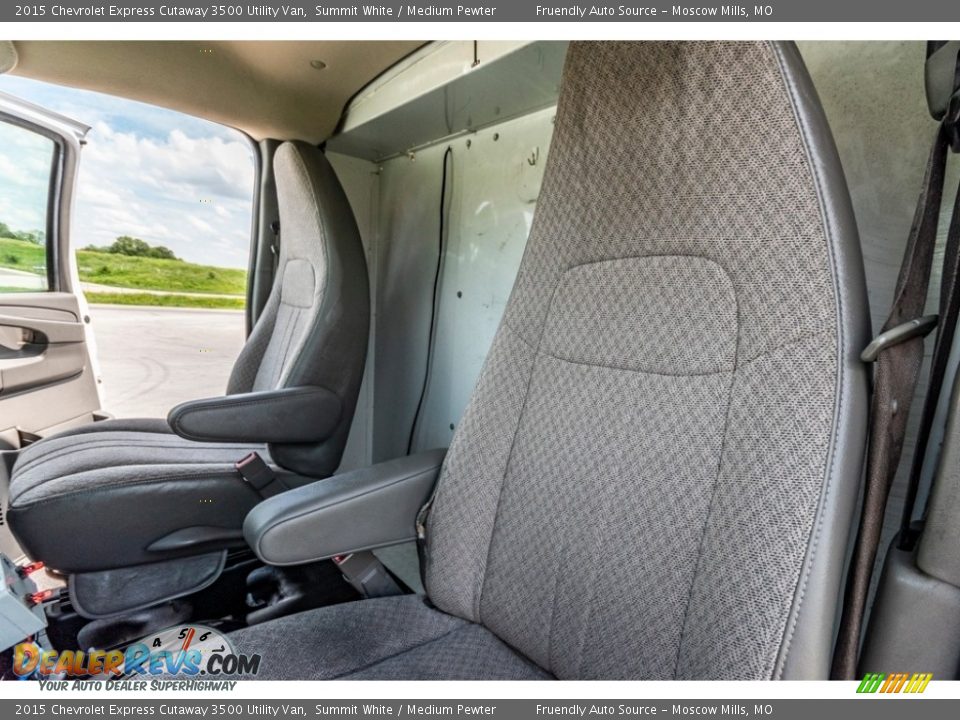 2015 Chevrolet Express Cutaway 3500 Utility Van Summit White / Medium Pewter Photo #17