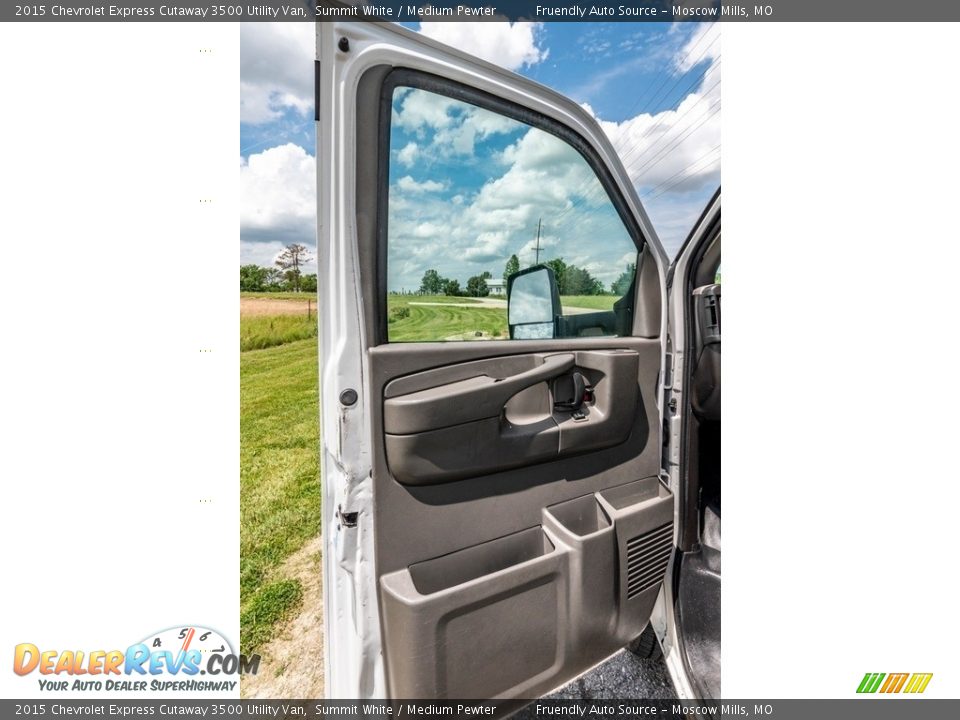 2015 Chevrolet Express Cutaway 3500 Utility Van Summit White / Medium Pewter Photo #20