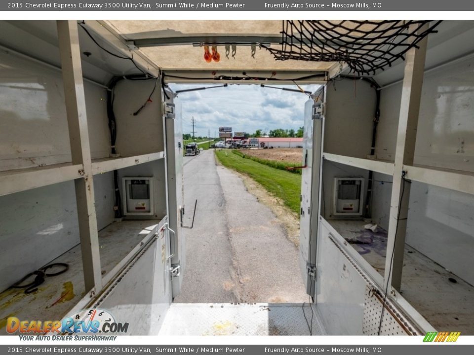 2015 Chevrolet Express Cutaway 3500 Utility Van Summit White / Medium Pewter Photo #29