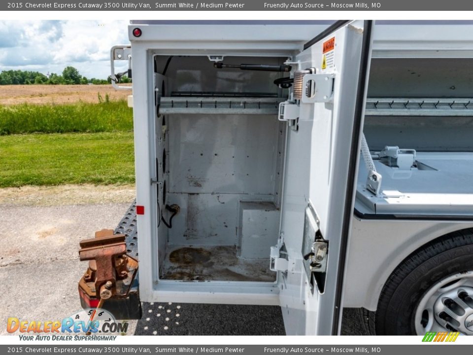 2015 Chevrolet Express Cutaway 3500 Utility Van Summit White / Medium Pewter Photo #30