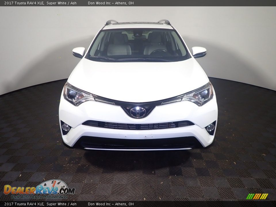 2017 Toyota RAV4 XLE Super White / Ash Photo #5