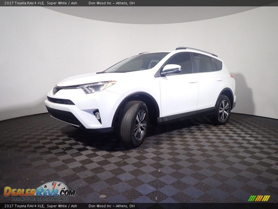 2017 Toyota RAV4 XLE Super White / Ash Photo #8