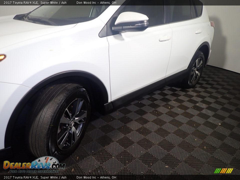 2017 Toyota RAV4 XLE Super White / Ash Photo #10
