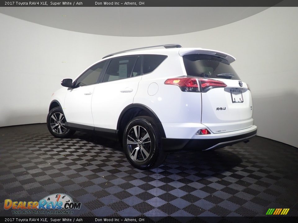 2017 Toyota RAV4 XLE Super White / Ash Photo #11