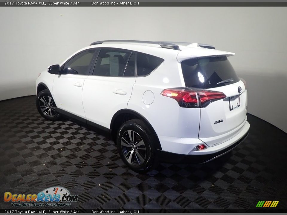 2017 Toyota RAV4 XLE Super White / Ash Photo #12